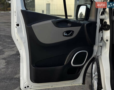 Белый Рено Трафик, объемом двигателя 1.6 л и пробегом 250 тыс. км за 13500 $, фото 49 на Automoto.ua