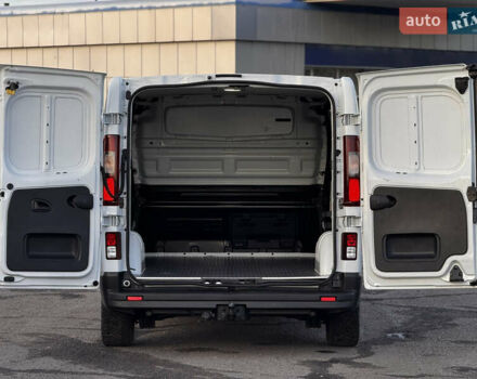 Белый Рено Трафик, объемом двигателя 1.6 л и пробегом 250 тыс. км за 13500 $, фото 5 на Automoto.ua