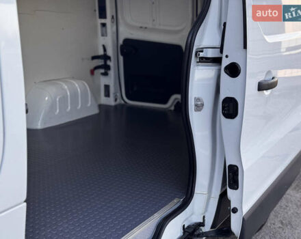 Белый Рено Трафик, объемом двигателя 1.6 л и пробегом 250 тыс. км за 13500 $, фото 26 на Automoto.ua