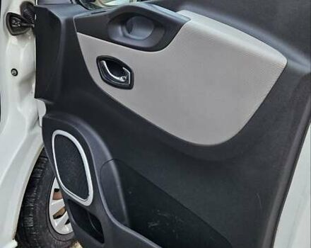 Білий Рено Трафік, об'ємом двигуна 1.6 л та пробігом 300 тис. км за 10000 $, фото 15 на Automoto.ua