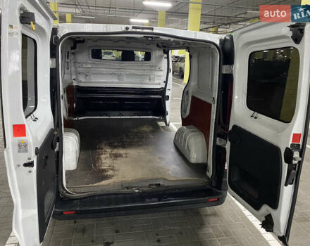 Белый Рено Трафик, объемом двигателя 1.6 л и пробегом 173 тыс. км за 11700 $, фото 6 на Automoto.ua