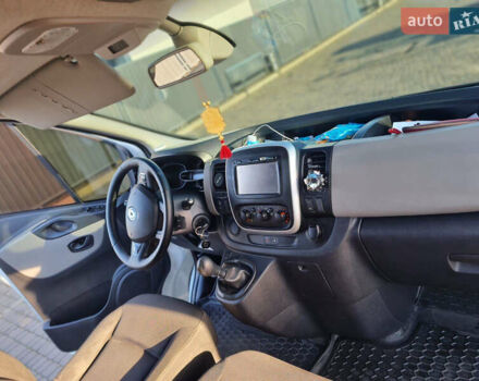 Белый Рено Трафик, объемом двигателя 1.6 л и пробегом 155 тыс. км за 15000 $, фото 2 на Automoto.ua