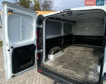 Белый Рено Трафик, объемом двигателя 1.6 л и пробегом 140 тыс. км за 14999 $, фото 12 на Automoto.ua