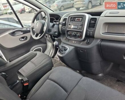 Белый Рено Трафик, объемом двигателя 1.6 л и пробегом 321 тыс. км за 16000 $, фото 1 на Automoto.ua