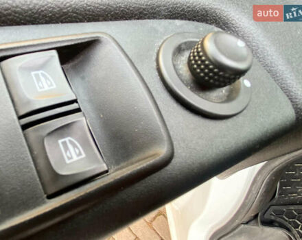 Белый Рено Трафик, объемом двигателя 1.6 л и пробегом 140 тыс. км за 14999 $, фото 21 на Automoto.ua