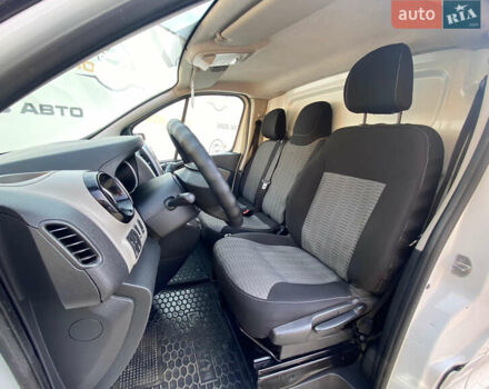 Белый Рено Трафик, объемом двигателя 1.6 л и пробегом 140 тыс. км за 14999 $, фото 19 на Automoto.ua