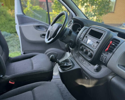 Белый Рено Трафик, объемом двигателя 1.6 л и пробегом 170 тыс. км за 12000 $, фото 6 на Automoto.ua