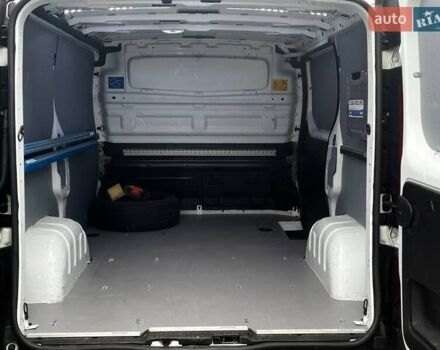 Белый Рено Трафик, объемом двигателя 1.6 л и пробегом 174 тыс. км за 15999 $, фото 9 на Automoto.ua