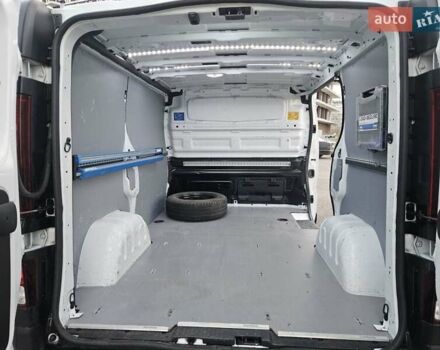 Белый Рено Трафик, объемом двигателя 1.6 л и пробегом 165 тыс. км за 15300 $, фото 20 на Automoto.ua