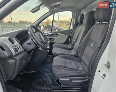 Белый Рено Трафик, объемом двигателя 1.6 л и пробегом 165 тыс. км за 15300 $, фото 17 на Automoto.ua