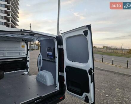 Белый Рено Трафик, объемом двигателя 1.6 л и пробегом 165 тыс. км за 15300 $, фото 22 на Automoto.ua