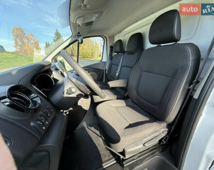 Белый Рено Трафик, объемом двигателя 2 л и пробегом 185 тыс. км за 16250 $, фото 12 на Automoto.ua