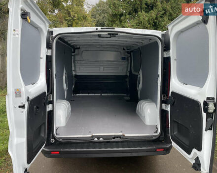 Білий Рено Трафік, об'ємом двигуна 2 л та пробігом 198 тис. км за 16990 $, фото 8 на Automoto.ua