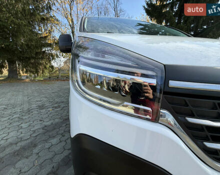 Белый Рено Трафик, объемом двигателя 2 л и пробегом 185 тыс. км за 16250 $, фото 21 на Automoto.ua