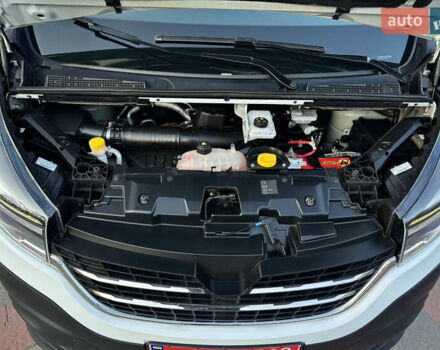 Белый Рено Трафик, объемом двигателя 2 л и пробегом 96 тыс. км за 20550 $, фото 26 на Automoto.ua