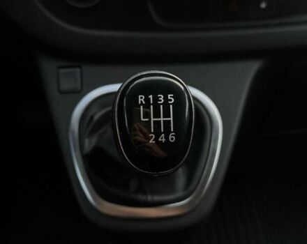 Белый Рено Трафик, объемом двигателя 1.6 л и пробегом 206 тыс. км за 16700 $, фото 44 на Automoto.ua