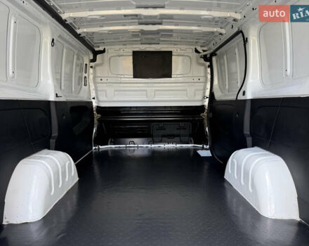 Белый Рено Трафик, объемом двигателя 2 л и пробегом 185 тыс. км за 16250 $, фото 24 на Automoto.ua
