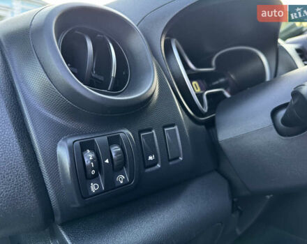 Белый Рено Трафик, объемом двигателя 2 л и пробегом 96 тыс. км за 20550 $, фото 21 на Automoto.ua