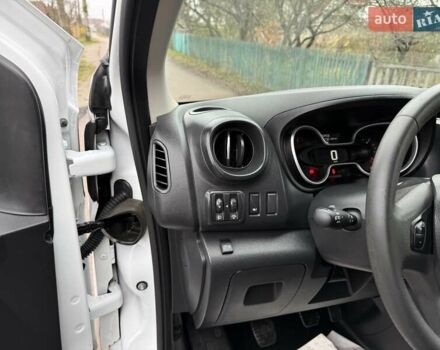 Белый Рено Трафик, объемом двигателя 2 л и пробегом 49 тыс. км за 21000 $, фото 12 на Automoto.ua