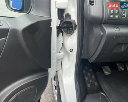 Белый Рено Трафик, объемом двигателя 2 л и пробегом 166 тыс. км за 16890 $, фото 31 на Automoto.ua