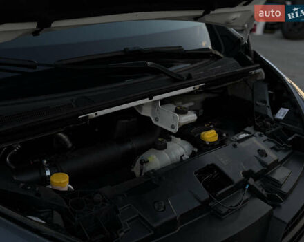 Белый Рено Трафик, объемом двигателя 2 л и пробегом 118 тыс. км за 18700 $, фото 12 на Automoto.ua