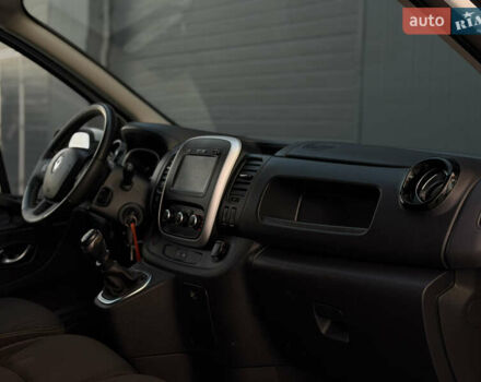 Белый Рено Трафик, объемом двигателя 2 л и пробегом 118 тыс. км за 18700 $, фото 56 на Automoto.ua