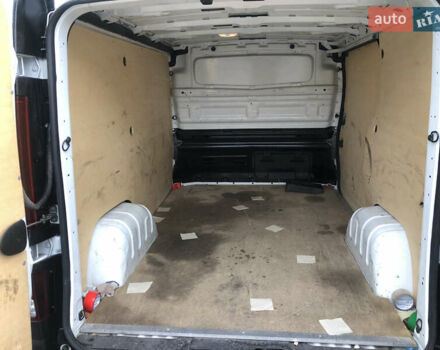Білий Рено Трафік, об'ємом двигуна 2 л та пробігом 257 тис. км за 16800 $, фото 4 на Automoto.ua