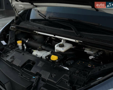 Белый Рено Трафик, объемом двигателя 2 л и пробегом 118 тыс. км за 18700 $, фото 11 на Automoto.ua