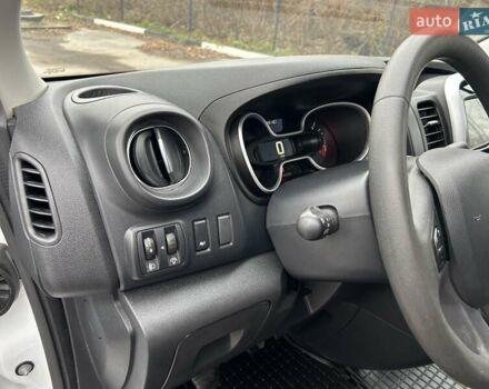 Белый Рено Трафик, объемом двигателя 2 л и пробегом 189 тыс. км за 17900 $, фото 14 на Automoto.ua