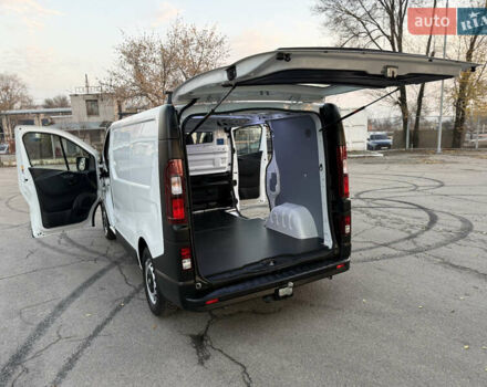 Белый Рено Трафик, объемом двигателя 2 л и пробегом 130 тыс. км за 18999 $, фото 111 на Automoto.ua