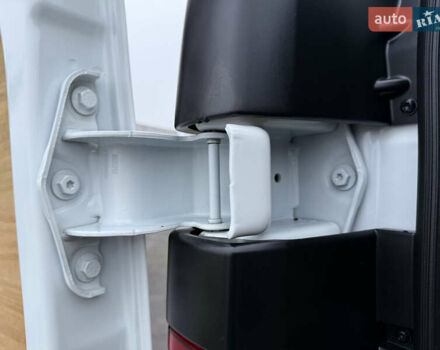 Белый Рено Трафик, объемом двигателя 2 л и пробегом 259 тыс. км за 16400 $, фото 70 на Automoto.ua