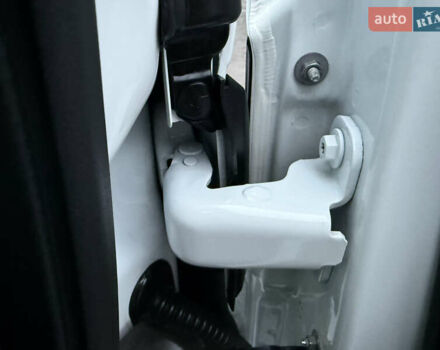 Белый Рено Трафик, объемом двигателя 2 л и пробегом 259 тыс. км за 16400 $, фото 62 на Automoto.ua