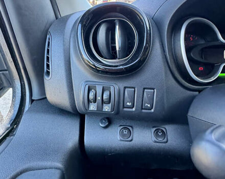 Белый Рено Трафик, объемом двигателя 2 л и пробегом 182 тыс. км за 17673 $, фото 32 на Automoto.ua