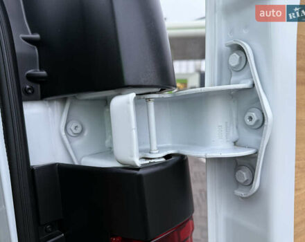 Белый Рено Трафик, объемом двигателя 2 л и пробегом 259 тыс. км за 16400 $, фото 72 на Automoto.ua