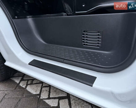 Белый Рено Трафик, объемом двигателя 2 л и пробегом 259 тыс. км за 16400 $, фото 40 на Automoto.ua