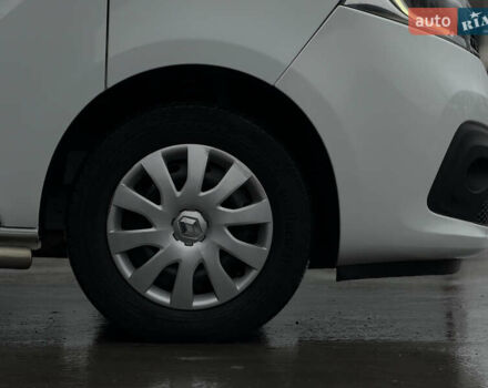 Белый Рено Трафик, объемом двигателя 2 л и пробегом 217 тыс. км за 18800 $, фото 11 на Automoto.ua