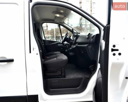 Белый Рено Трафик, объемом двигателя 2 л и пробегом 236 тыс. км за 16900 $, фото 124 на Automoto.ua