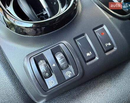 Белый Рено Трафик, объемом двигателя 2 л и пробегом 115 тыс. км за 19500 $, фото 44 на Automoto.ua