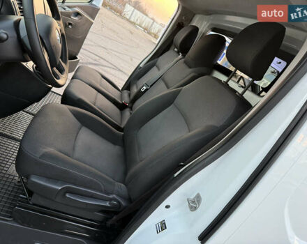 Белый Рено Трафик, объемом двигателя 2 л и пробегом 130 тыс. км за 18999 $, фото 66 на Automoto.ua