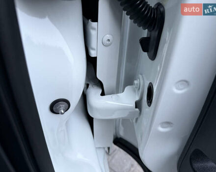 Белый Рено Трафик, объемом двигателя 2 л и пробегом 259 тыс. км за 16400 $, фото 63 на Automoto.ua