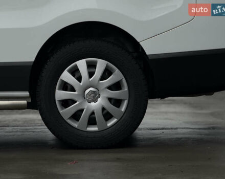 Белый Рено Трафик, объемом двигателя 2 л и пробегом 217 тыс. км за 18800 $, фото 14 на Automoto.ua