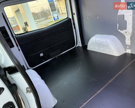 Белый Рено Трафик, объемом двигателя 2 л и пробегом 130 тыс. км за 18999 $, фото 58 на Automoto.ua