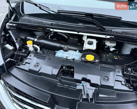 Белый Рено Трафик, объемом двигателя 2 л и пробегом 259 тыс. км за 16400 $, фото 85 на Automoto.ua