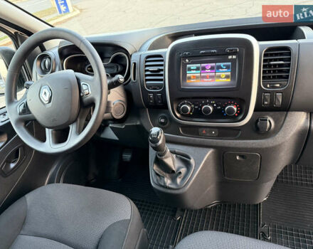 Белый Рено Трафик, объемом двигателя 2 л и пробегом 130 тыс. км за 18999 $, фото 3 на Automoto.ua