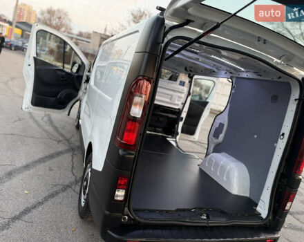 Белый Рено Трафик, объемом двигателя 2 л и пробегом 130 тыс. км за 18999 $, фото 90 на Automoto.ua