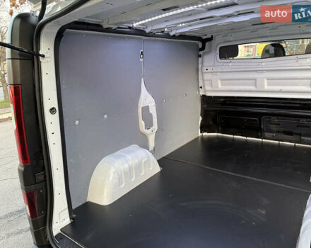 Белый Рено Трафик, объемом двигателя 2 л и пробегом 130 тыс. км за 18999 $, фото 85 на Automoto.ua