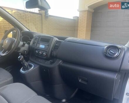 Белый Рено Трафик, объемом двигателя 2 л и пробегом 210 тыс. км за 16899 $, фото 11 на Automoto.ua