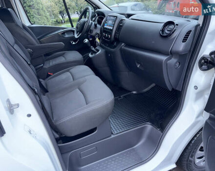 Белый Рено Трафик, объемом двигателя 2 л и пробегом 259 тыс. км за 16400 $, фото 51 на Automoto.ua