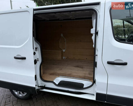 Белый Рено Трафик, объемом двигателя 2 л и пробегом 259 тыс. км за 16400 $, фото 74 на Automoto.ua