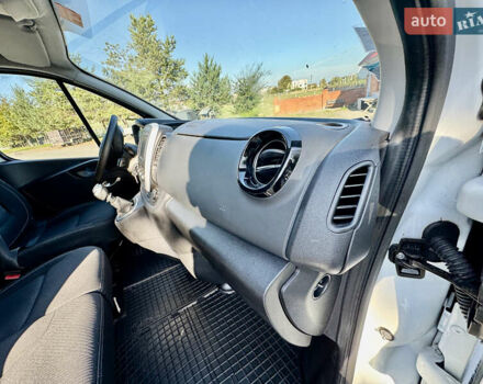 Белый Рено Трафик, объемом двигателя 2 л и пробегом 182 тыс. км за 17673 $, фото 52 на Automoto.ua